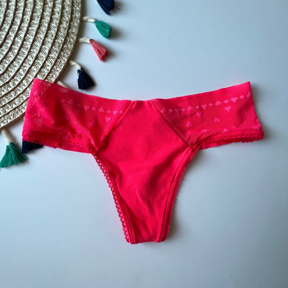 Victoria's Secret Lace-Trim No-Show Thong Panty Hottie Pink Medium NEW